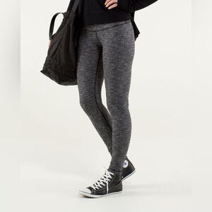 Lululemon Women's SZ 6 Coco Pique Black White Wunder Under Leggings
Pants 1837